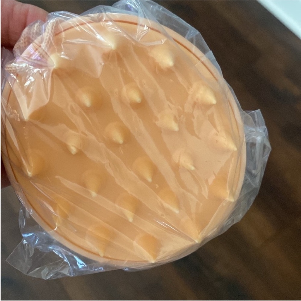 OUAI Scalp Scrubber Massager Brush - Picture 3 of 7